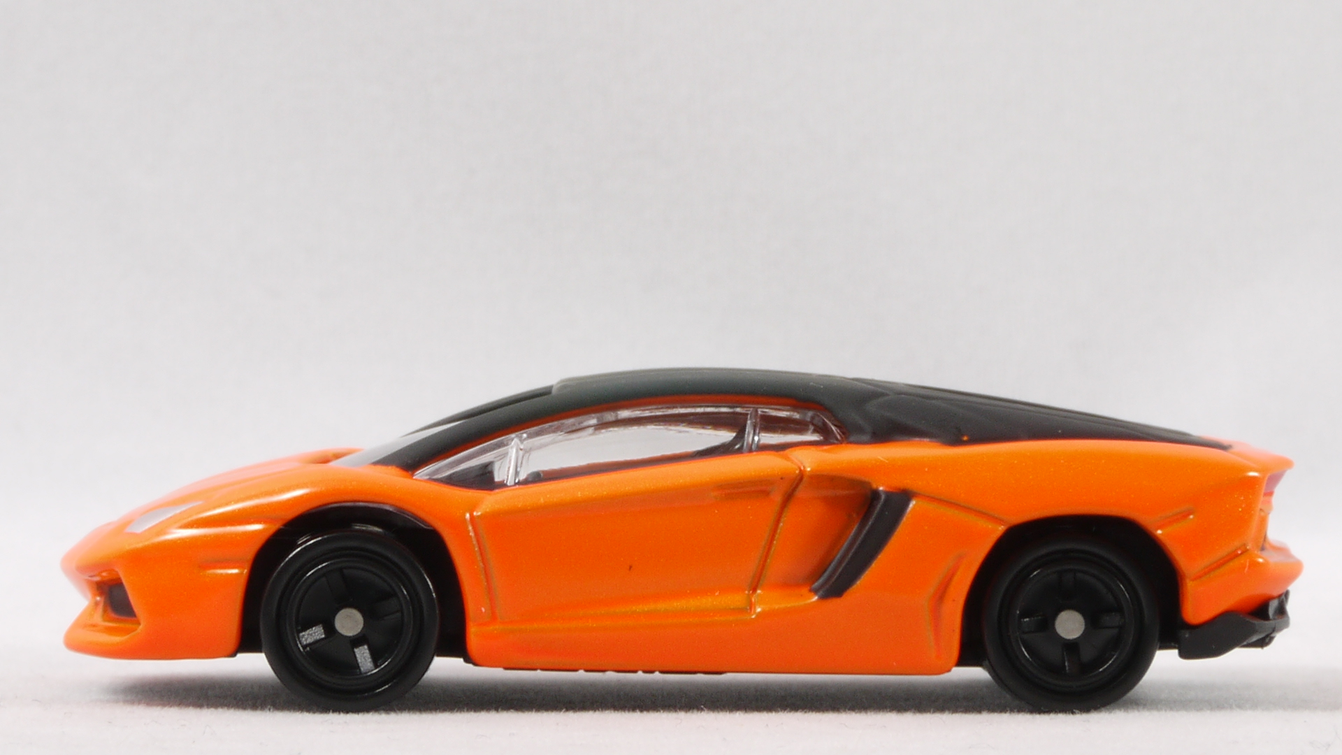 2016/3 トミカ No.087 ランボルギーニ アヴェンタドール LP 700-4