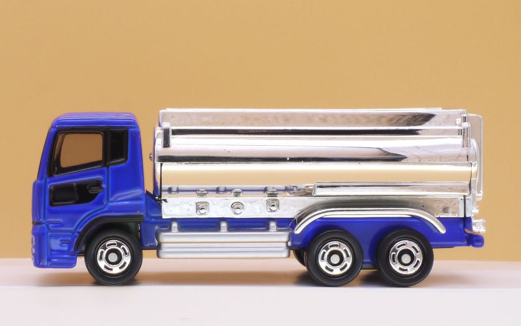 11 トミカ No 090 Udトラックス クオン タンクローリー 標識セット3 まつくログ トミカ分室 11 トミカ No 090 Udトラックス クオン タンクローリー 標識セット3 まつくログ トミカ分室