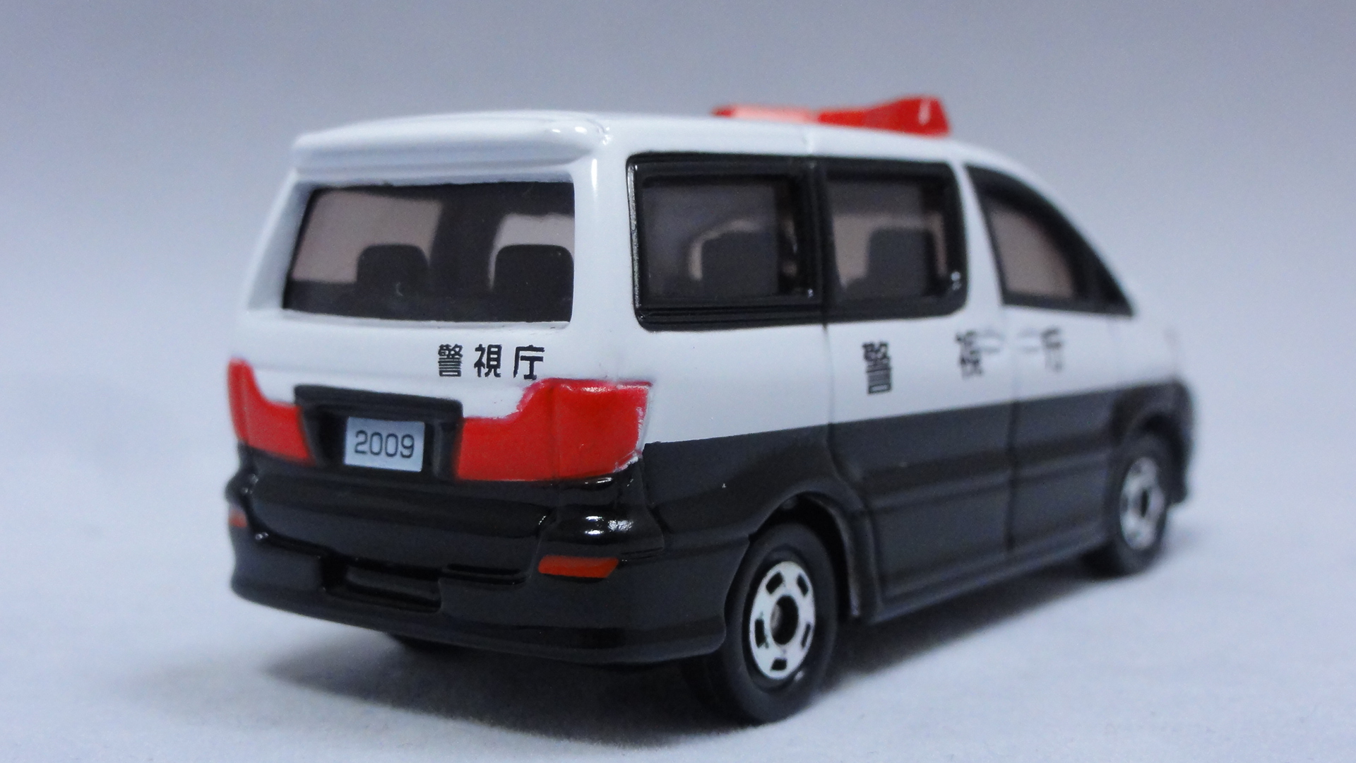 トミカ　アルファード　パトカー仕様　警視庁　カスタム品 イオンの安定シリーズ 海外パトカー出してきた☆イオンオリジナル トミカ No.57 トヨタ アルファード グアム警察仕様 \u0026 TCNオリジナル  オートバックスレーシング チーム アグリ トラック