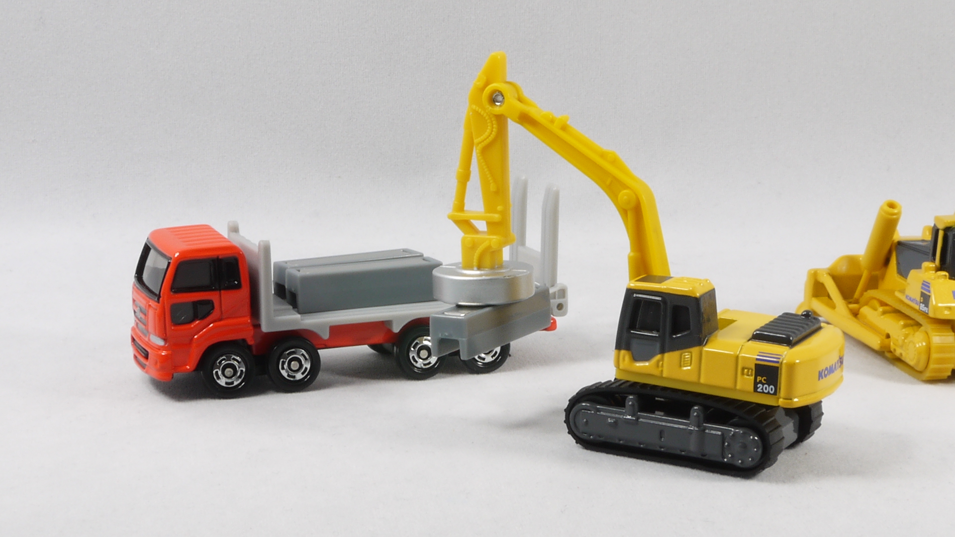 2008/9 トミカ No.065 日産ディーゼル ビッグサム 建機運搬車 : まつく