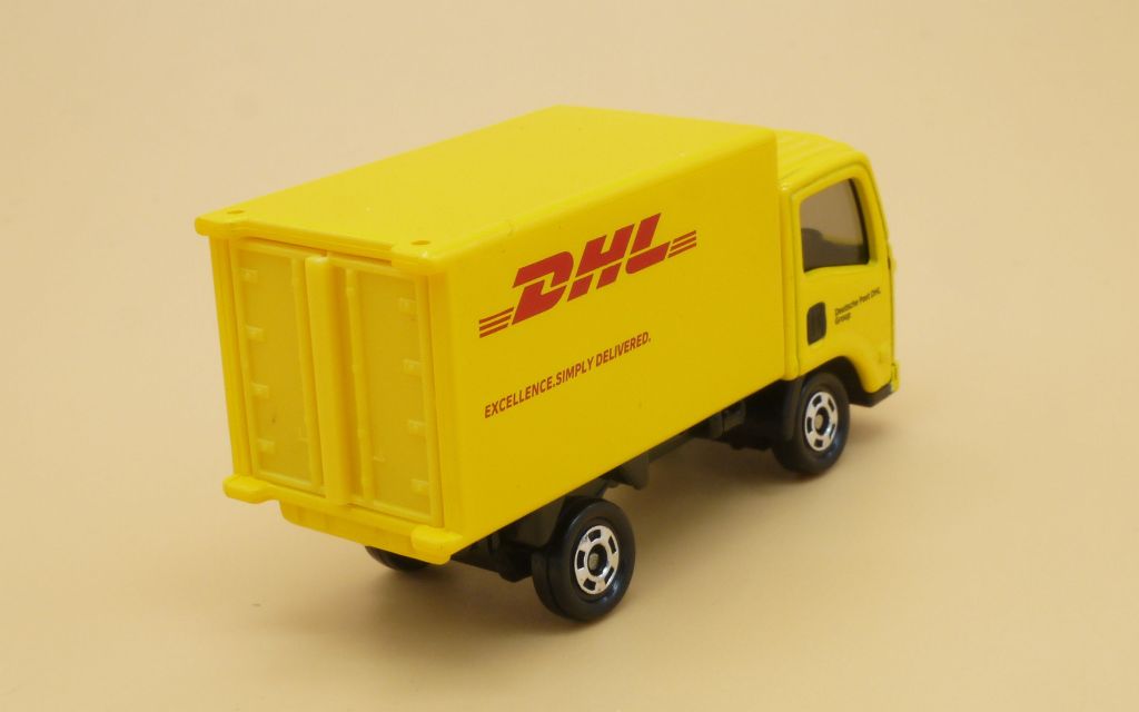 2020/10 トミカ No.109 いすゞ エルフ DHL トラック 通常版 : まつく