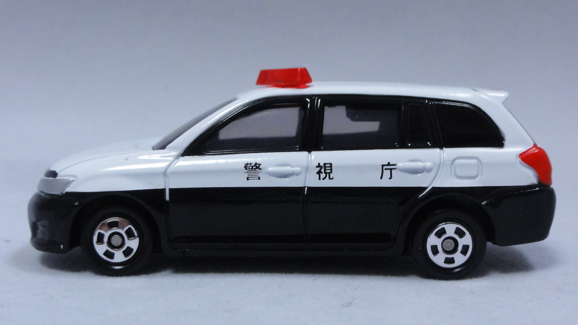 トミカNO.32 トヨタカローラ4ドアセダンパトロールカー(警視庁