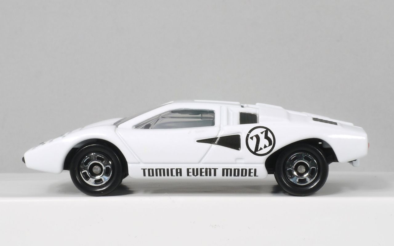 トミカ No.F37 ランボルギーニカウンタック LP400 TEM23 : まつくログ