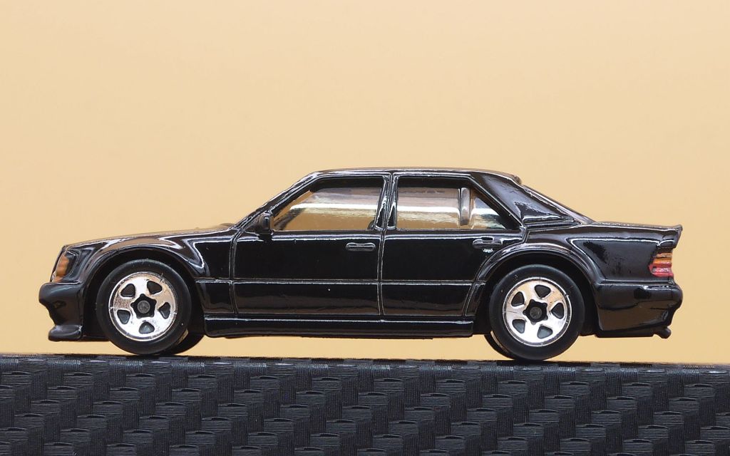 ホットウィール GRX59 メルセデスベンツ 500E : まつくログ-トミカ分室