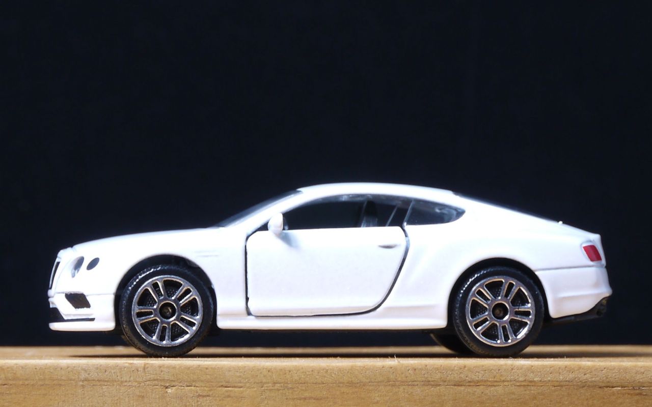 マジョレット ベントレー コンチネンタル GT V8 1/64スケール ミニカー マジョレット ベントレー コンチネンタル GT V8 1/64スケール