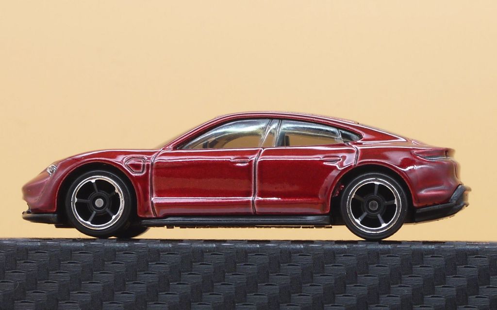 ホットウィール GML43 ポルシェ タイカン ターボS : まつくログ