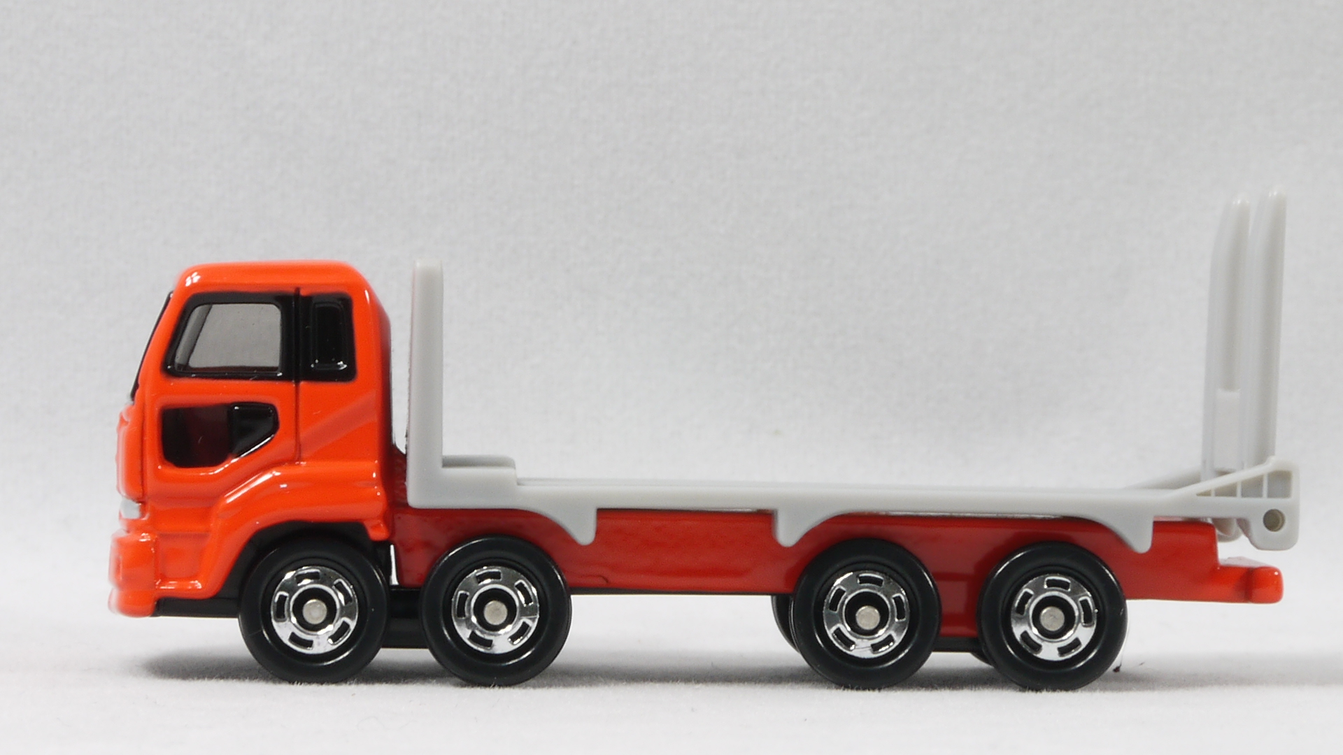 2008/9 トミカ No.065 日産ディーゼル ビッグサム 建機運搬車