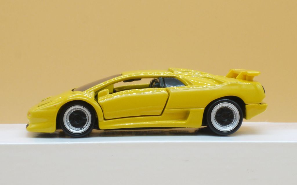 2019/4 トミカプレミアム No.15 ランボルギーニ ディアブロSV 通常版
