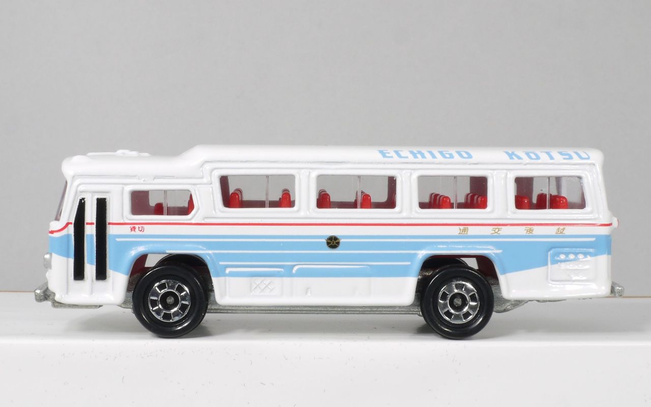 トミカ No.041 富士重工 セミデッカー型バス 越後交通 : まつく