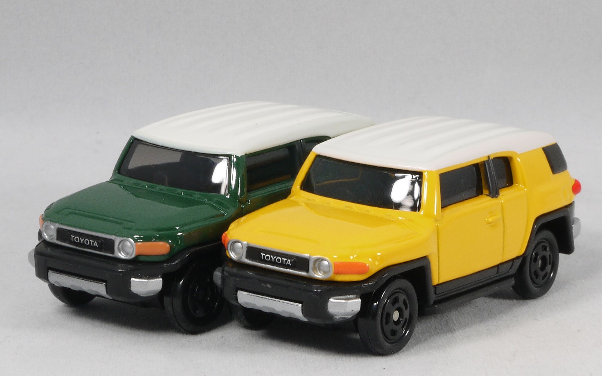 2011/8 トミカ No.085 トヨタ FJクルーザー ギフトセット : まつくログ