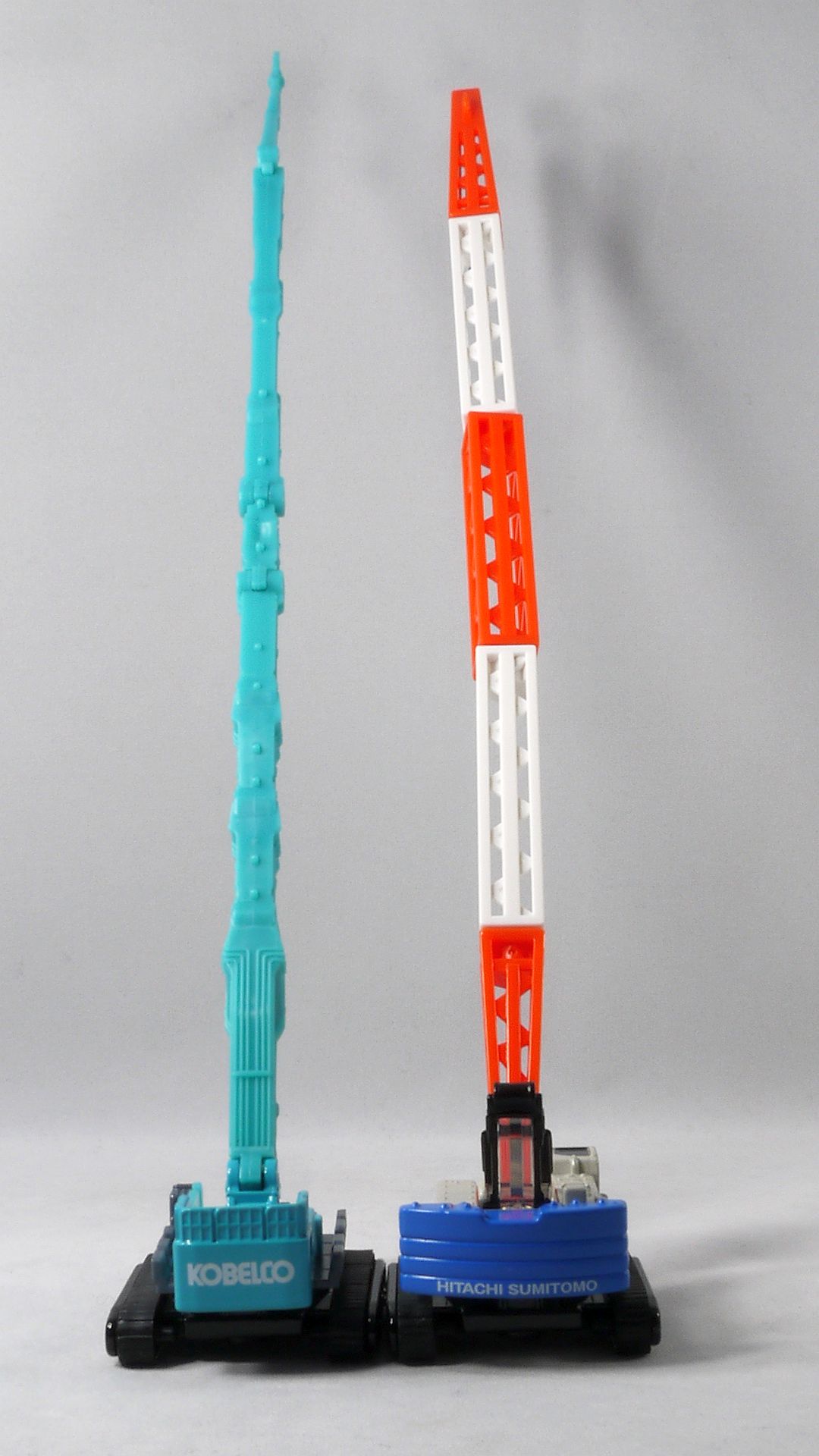 2016/12 トミカ ロング No.130 コベルコ建機 超大型ビル解体専用機