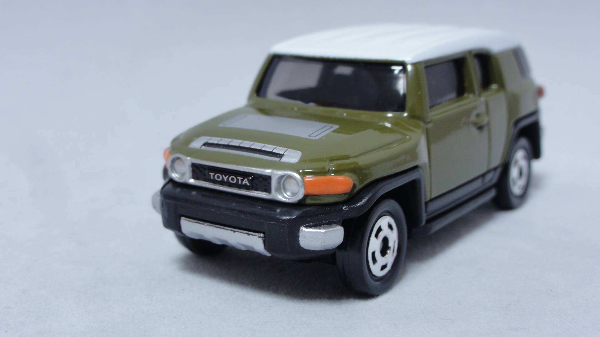 2013/12 トミカ No.085 トヨタ FJクルーザー : まつくログ-トミカ分室