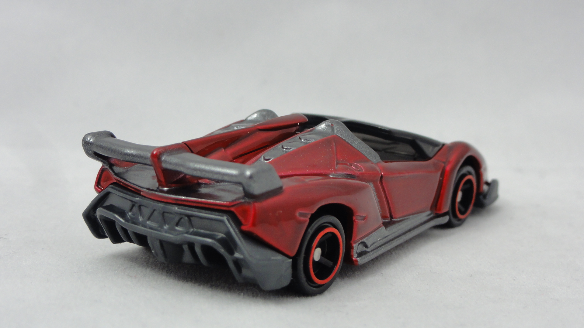 2015/12 トミカ No.118 ランボルギーニ ヴェネーノ ロードスター 2015/12 トミカ No.118 ランボルギーニ ヴェネーノ ロードスター