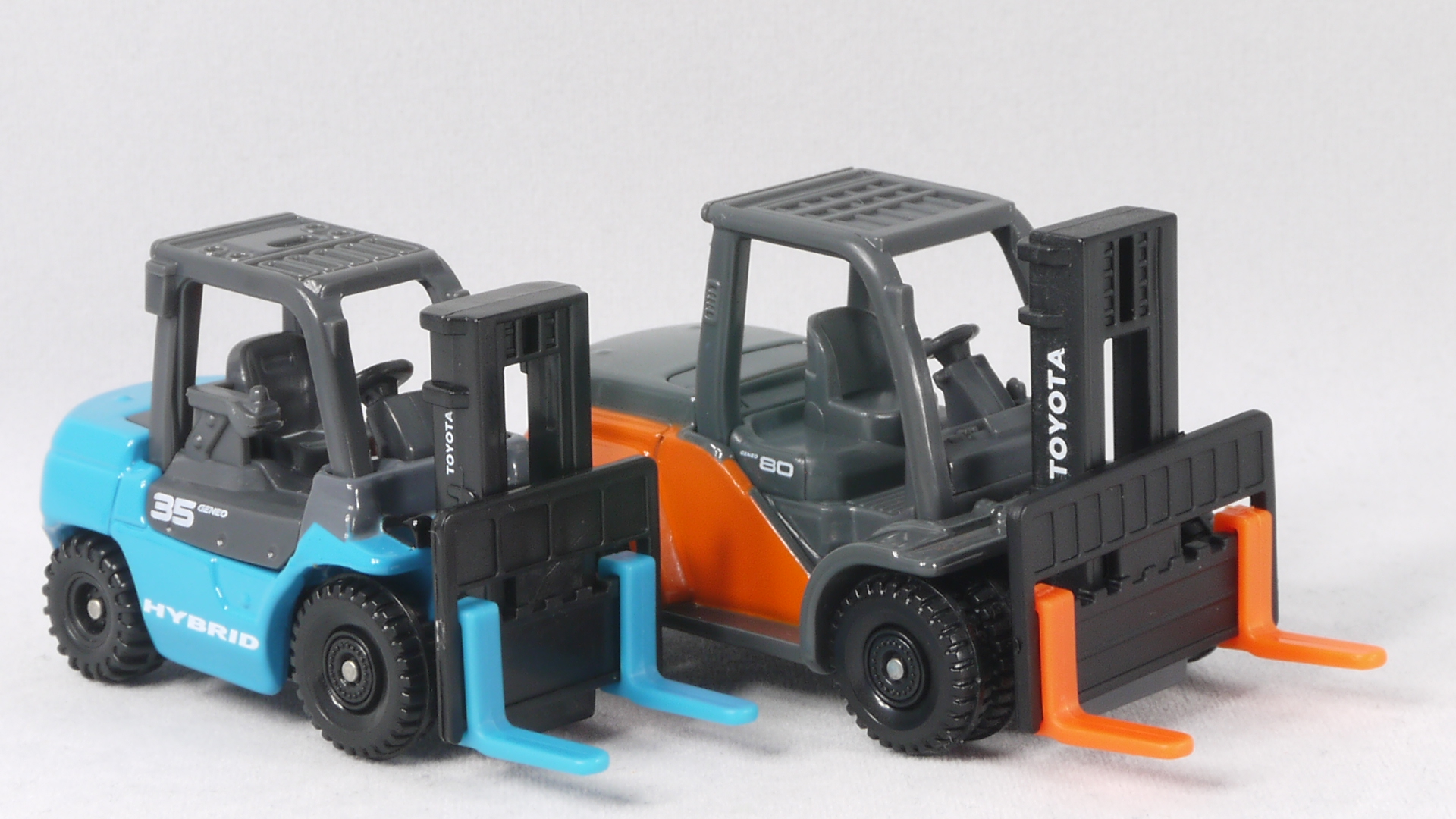 2016/10 トミカ No.111 トヨタ L&F ジュネオ : まつくログ-トミカ分室