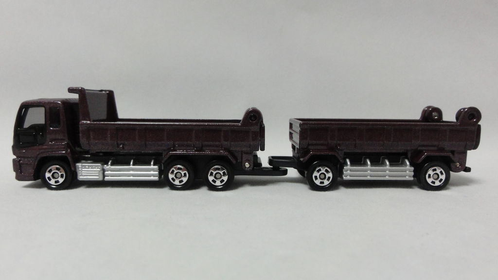 2010/7 トミカ ロング No.127 いすゞ ギガ フルトレーラーダンプ 2010/7 トミカ ロング No.127 いすゞ ギガ フルトレーラーダンプ