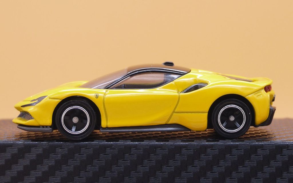 2021/11 トミカ No.120 フェラーリ SF90 ストラダーレ ギフトセット