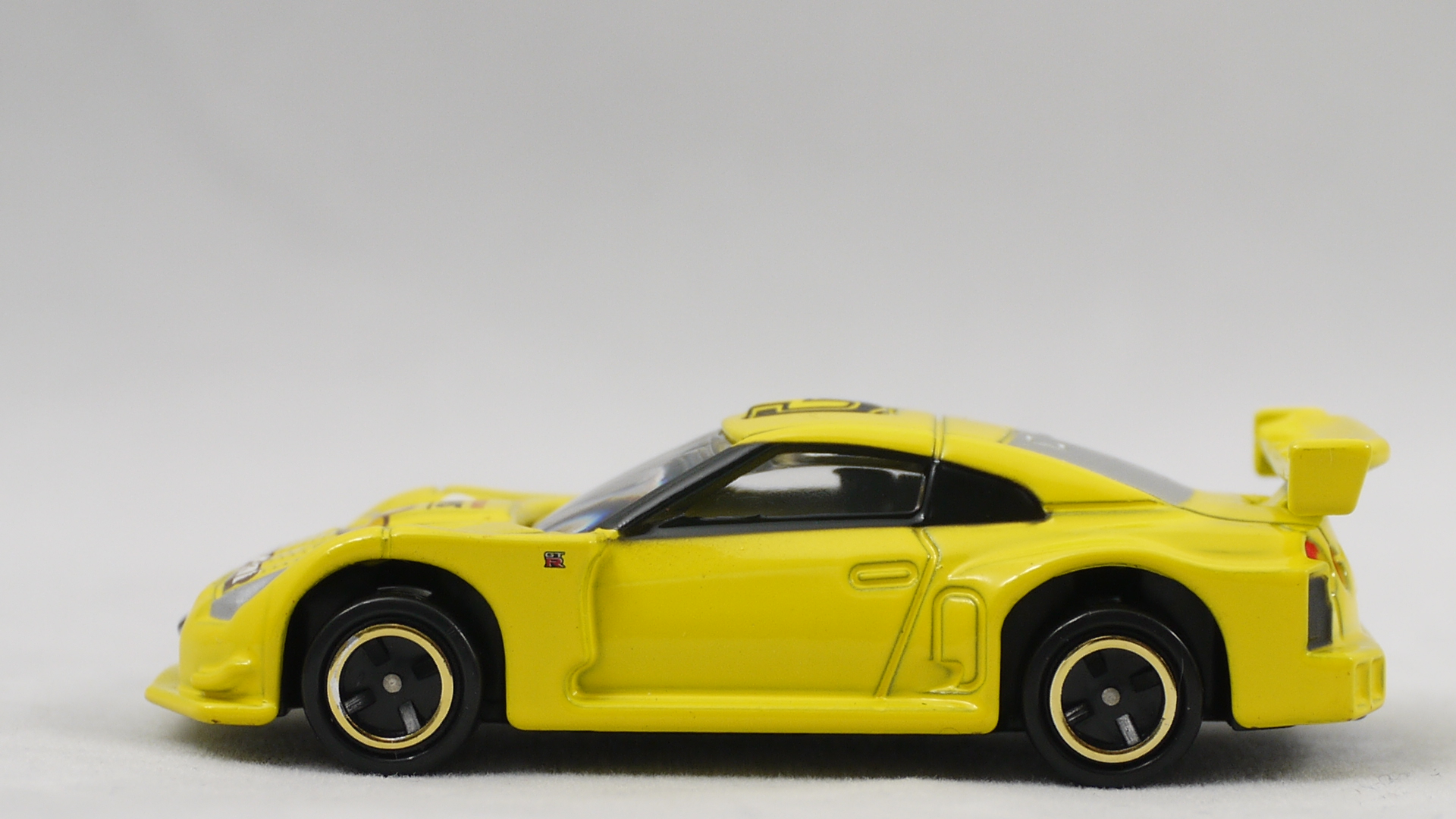 トミカ No.050 日産 GT-R レーシングカー