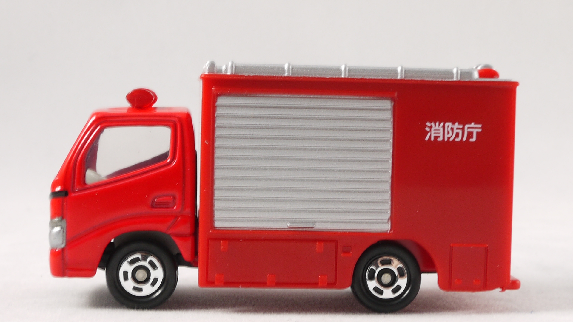 2013/12 トミカ ウォーターカッター車 ギフトセット : まつく