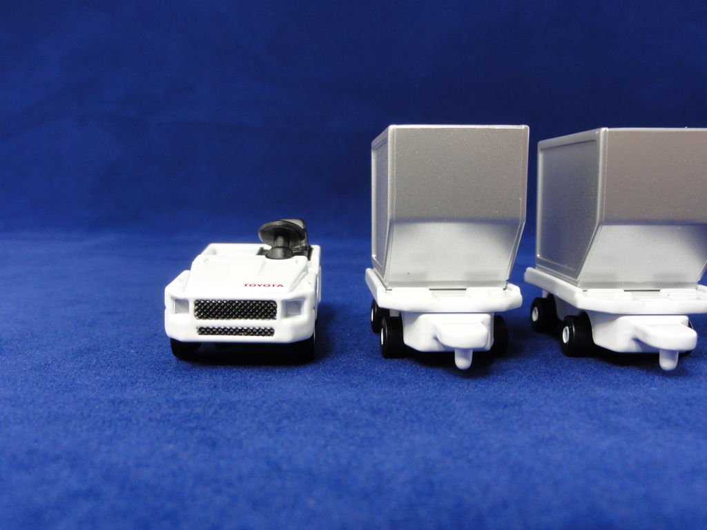 廃盤 トミカ ロングトミカ No.136 トーイング トラクター ロングタイプトミカ No.136 UDトラックス クオン タンクローリー