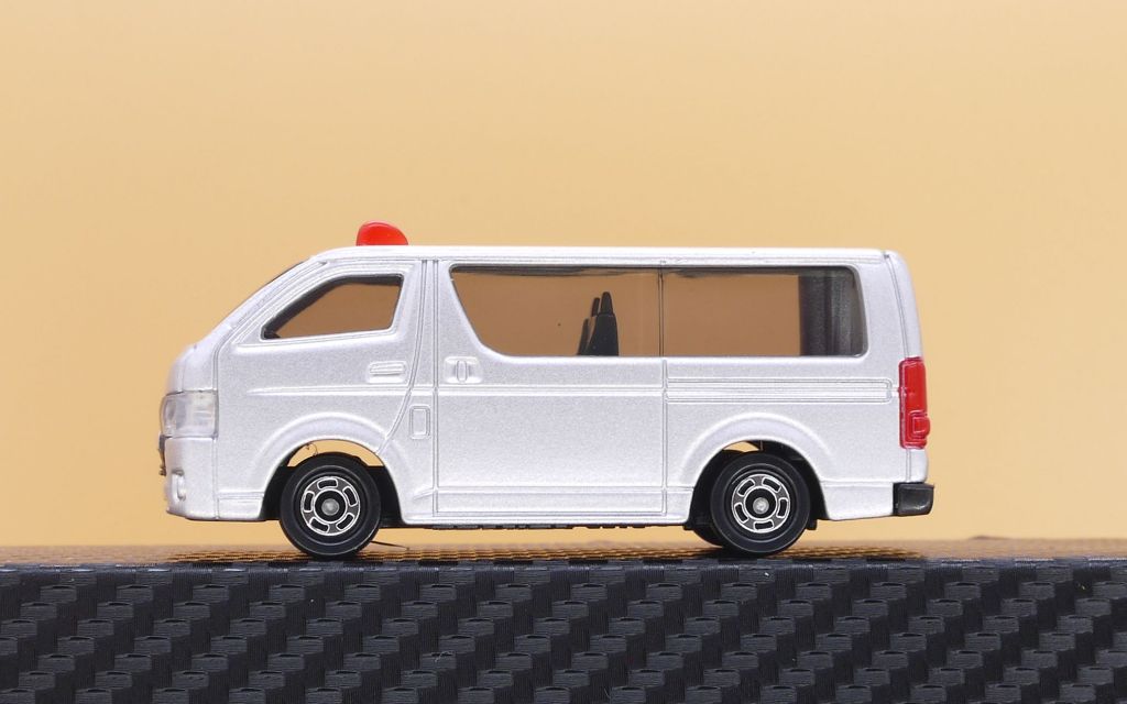 2021/4 トミカ No.113 トヨタ ハイエース 覆面パトロールカー 2021/4 トミカ No.113 トヨタ ハイエース 覆面パトロールカー