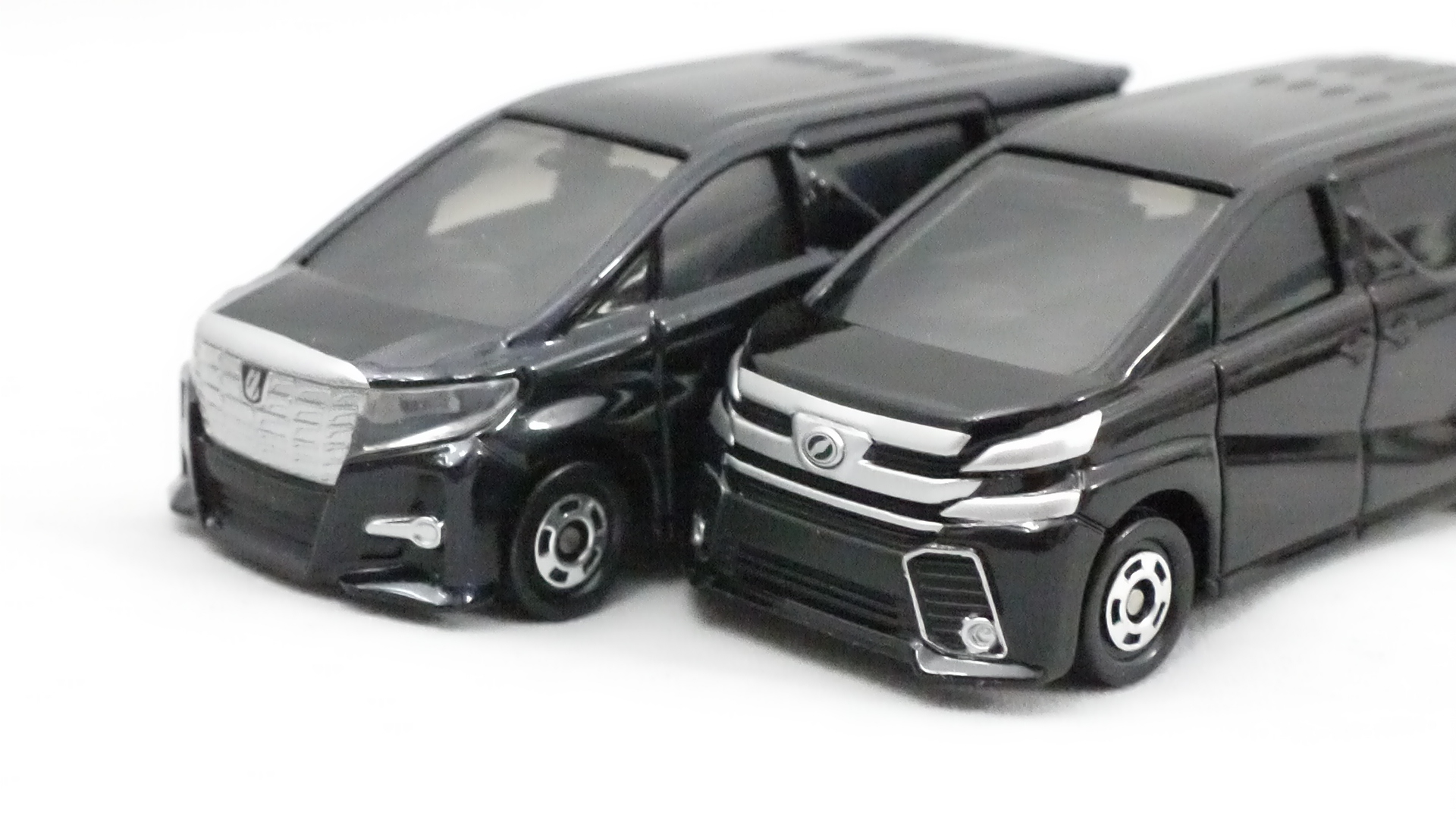 2015/12 トミカ No.084 トヨタ ヴェルファイア 通常版 : まつくログ