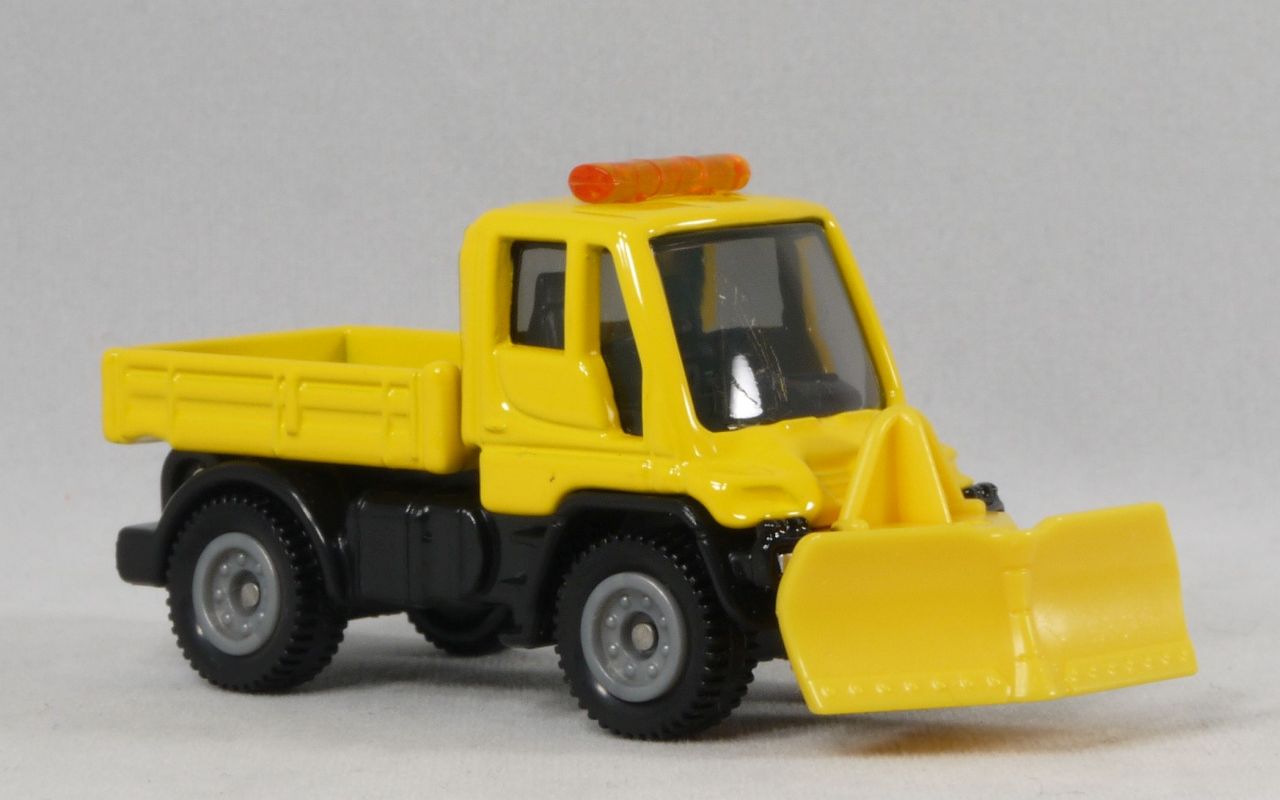 2017/2 トミカ No.022 メルセデスベンツ ウニモグ 除雪仕様車 通常版