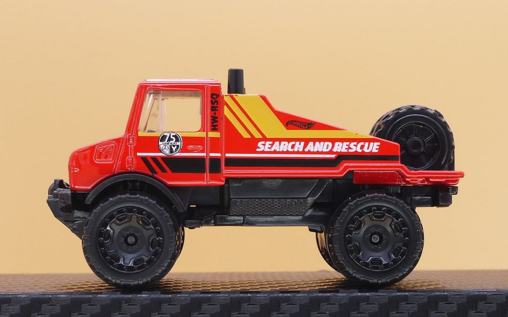 ホットウィール・メルセデスベンツ ウニモグ1300 握る 緑(他も出品中) 