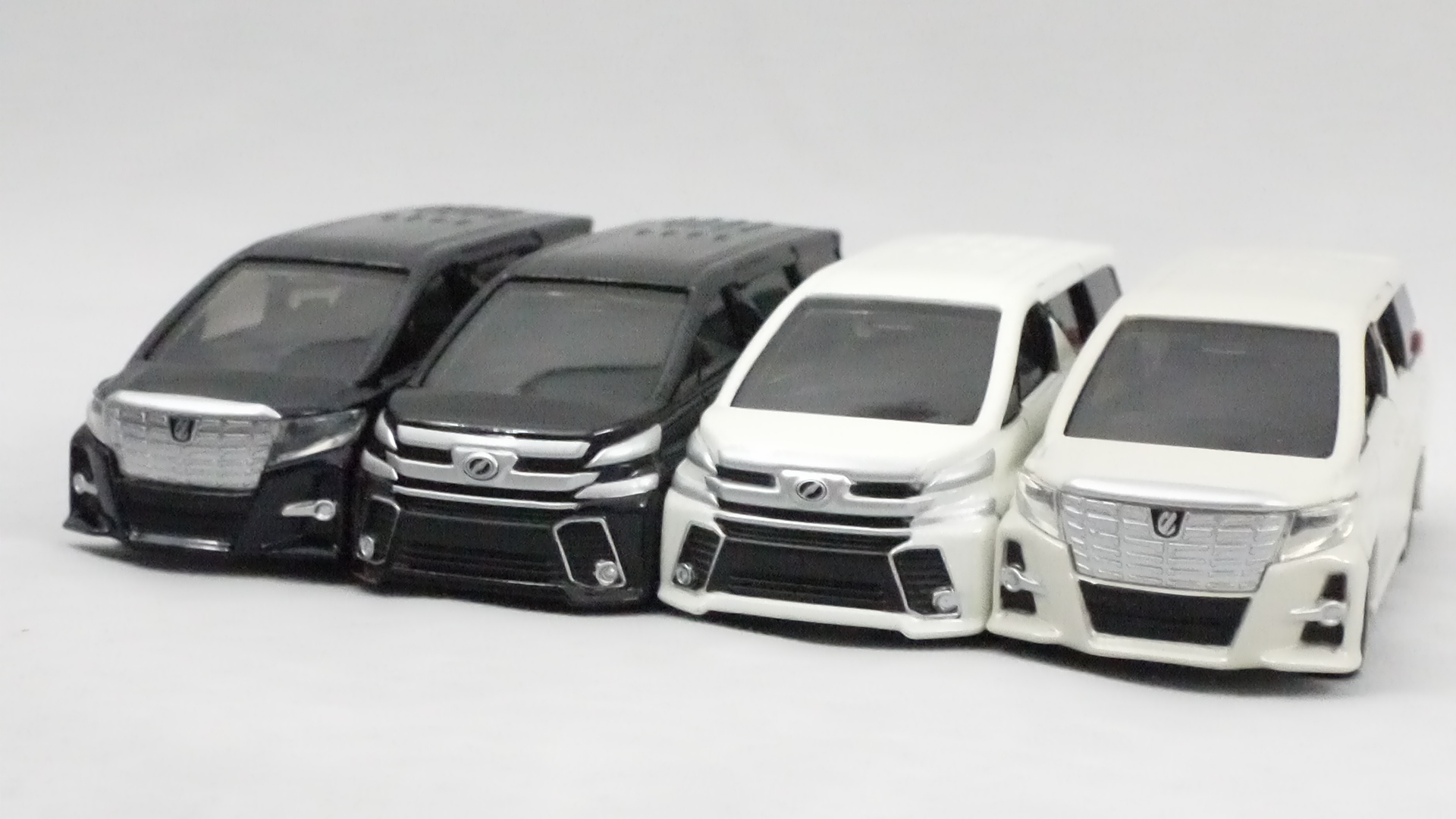 2015/12 トミカ No.084 トヨタ ヴェルファイア 初回特別仕様 : まつく