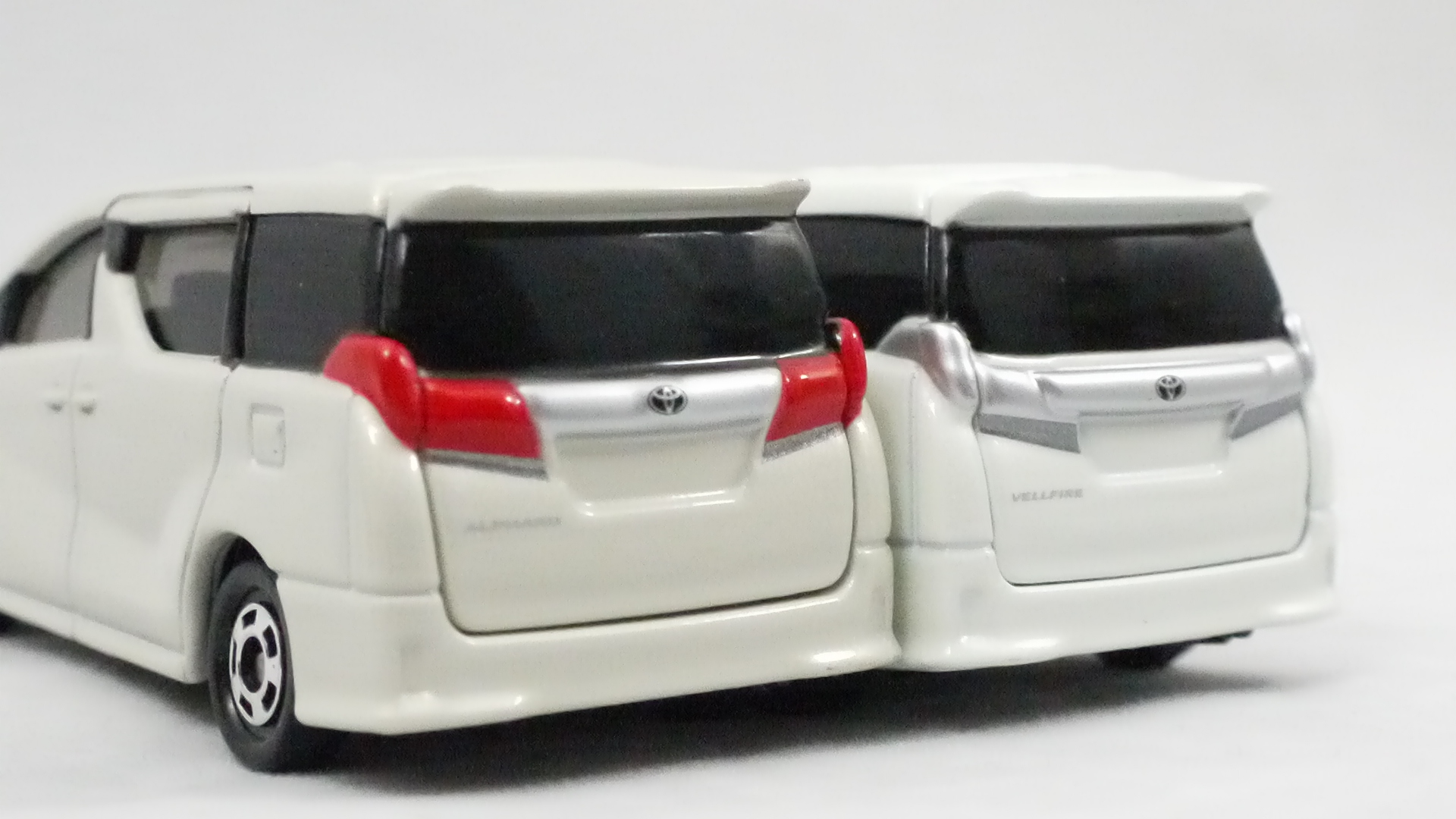 2015/12 トミカ No.084 トヨタ ヴェルファイア 初回特別仕様 : まつく