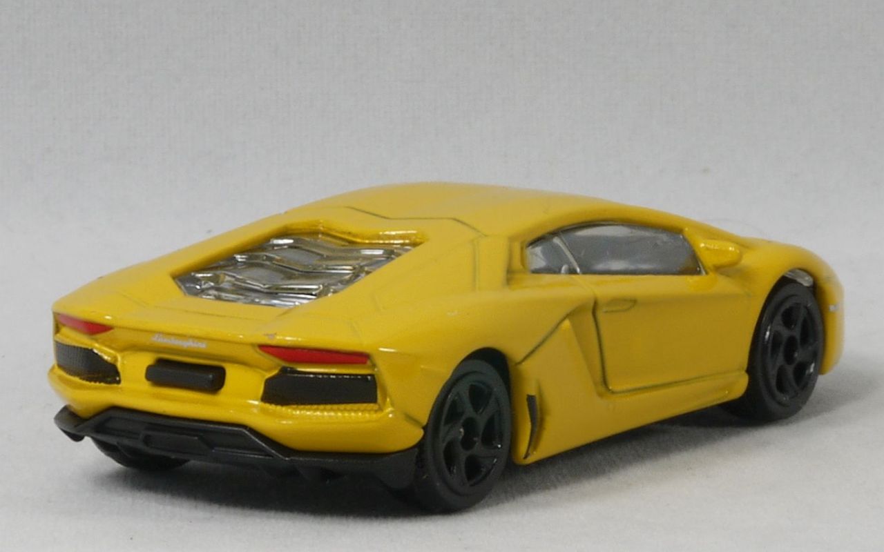 マジョレットミニカー 219E ランボルギーニ アヴェンタドール : まつく 