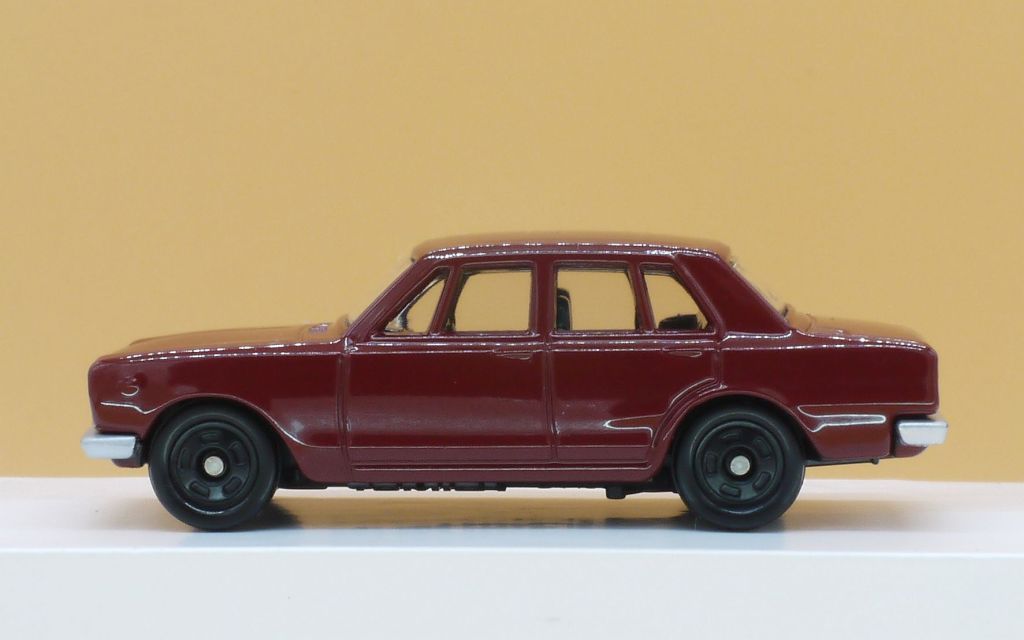 トミカ スカイライン 2000 GT-R 1/60 トミカ 日産 スカイライン 2000 GT-R 2011年 - メルカリ