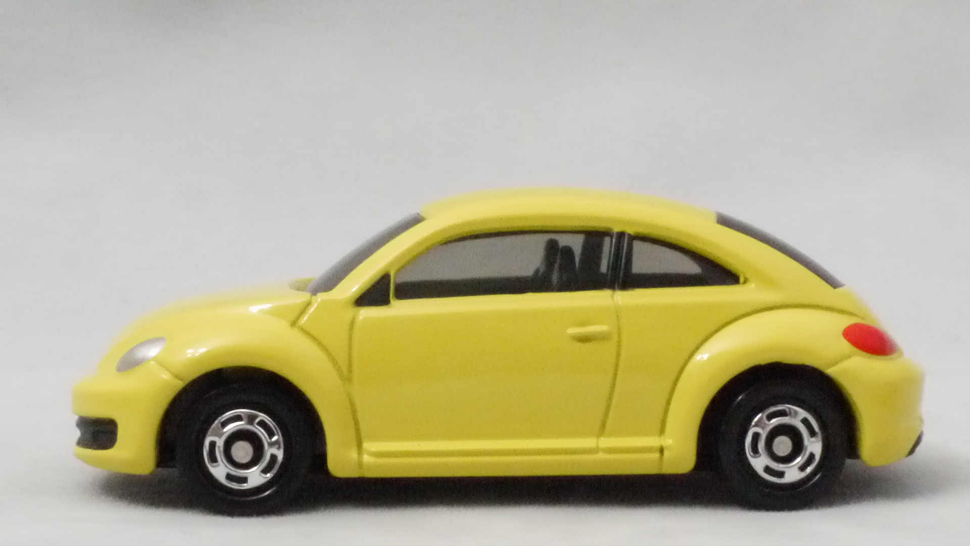 トミカ】VOLKSWAGEN ビートル 日本製 ⑥ ゴールド カブリオレ 箱
