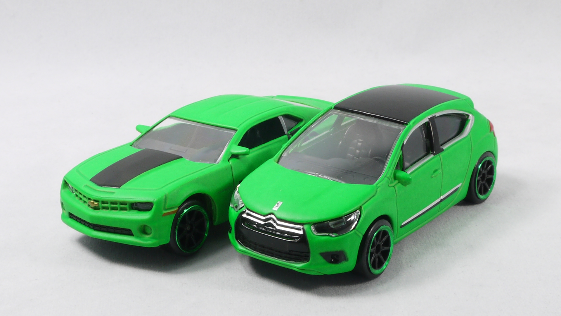 Majorette Citroen DS4 Neon Green / Black Roof - 1:64 (3