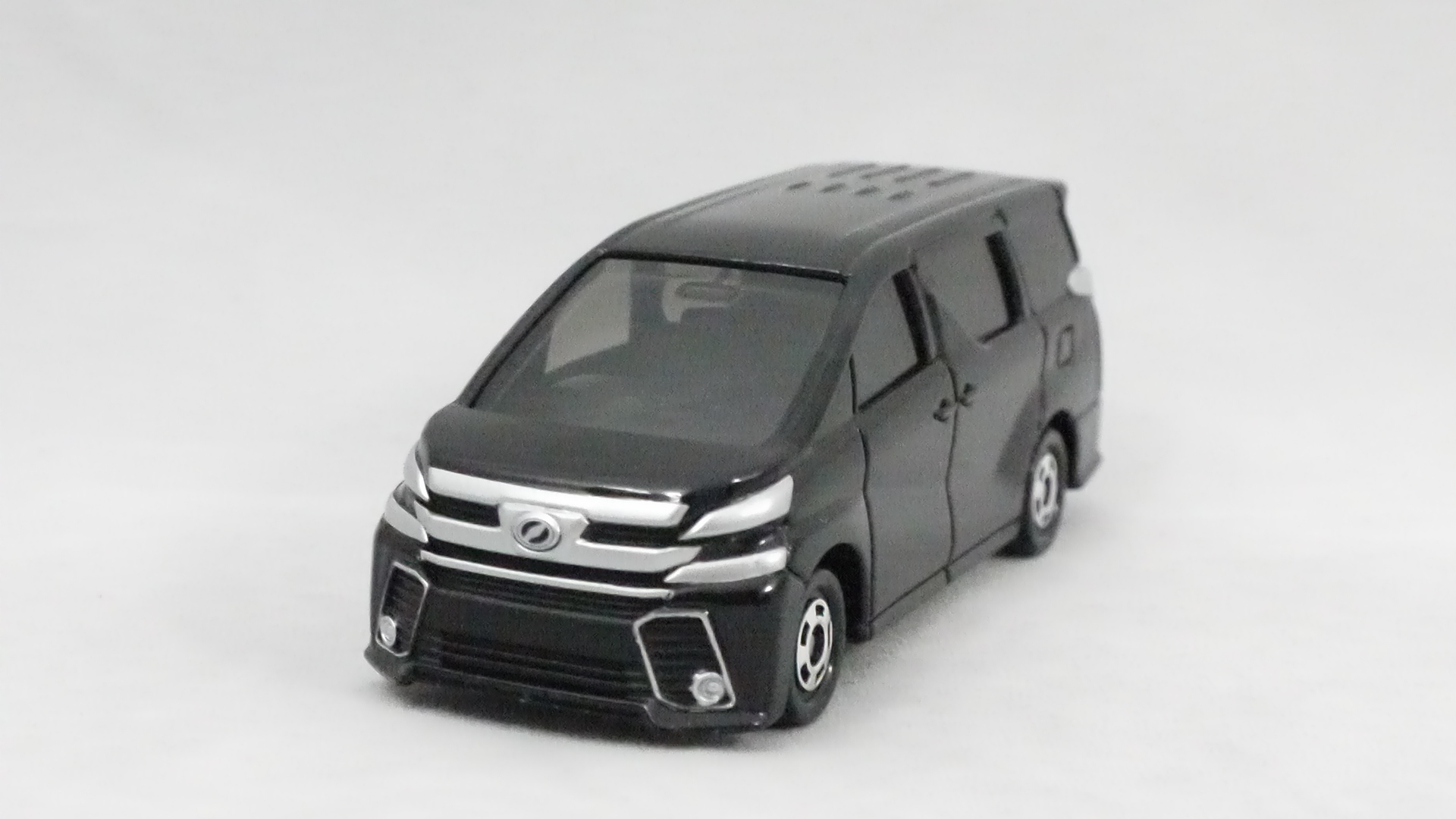 2015/12 トミカ No.084 トヨタ ヴェルファイア 通常版 : まつくログ