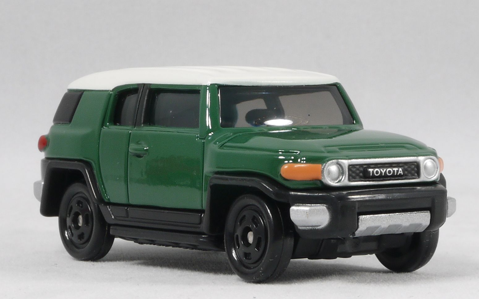 2011/8 トミカ No.085 トヨタ FJクルーザー ギフトセット : まつくログ