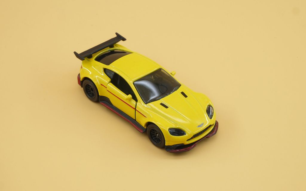 マジョレットミニカー 229D アストンマーティン ヴァンテージ GT8