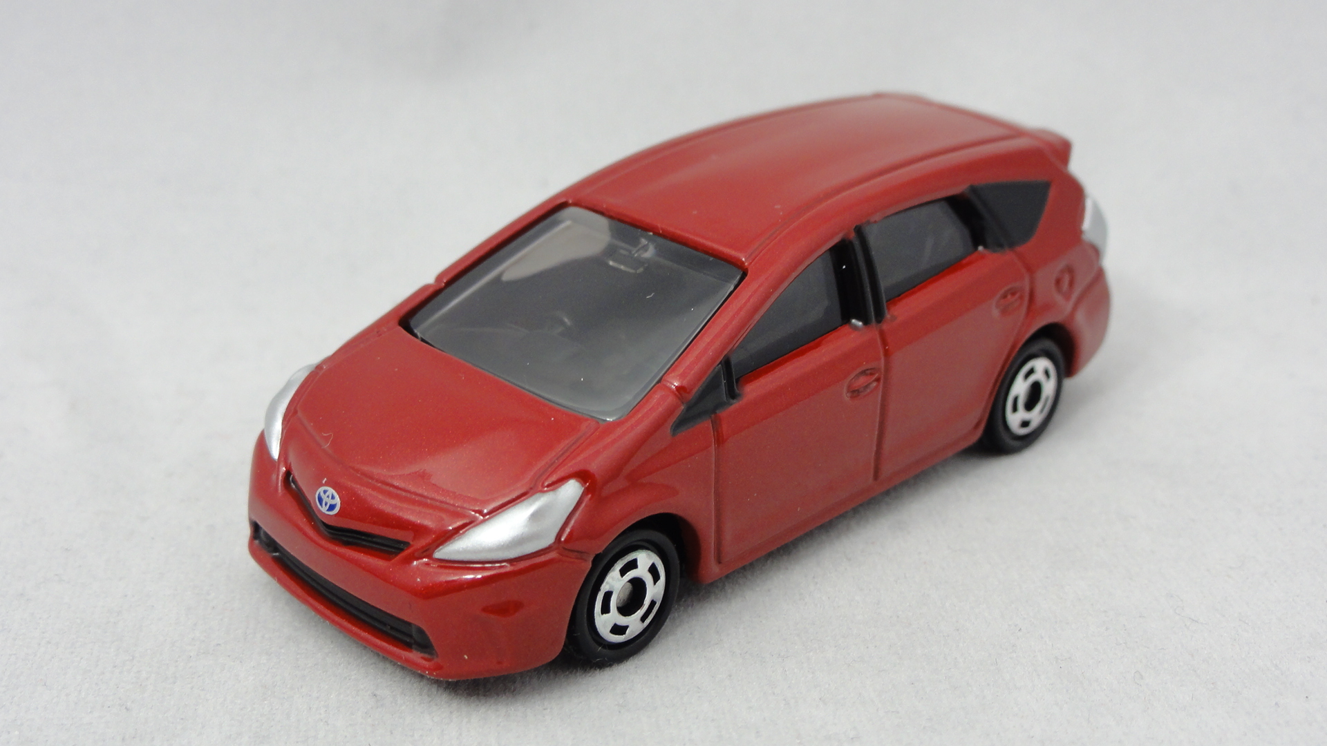 2012/2 トミカ No.086 トヨタ プリウスα 初回特別カラー : まつくログ