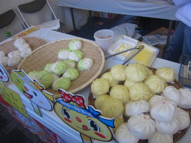 実食《 サークルKサンクスのタイ風味「トムヤムクンまん