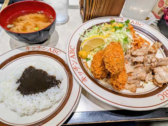 「キッチンＡＢＣ西池袋店」で「牡蠣フライ＋豚からし焼肉定食」と「ちょび黒カレー」