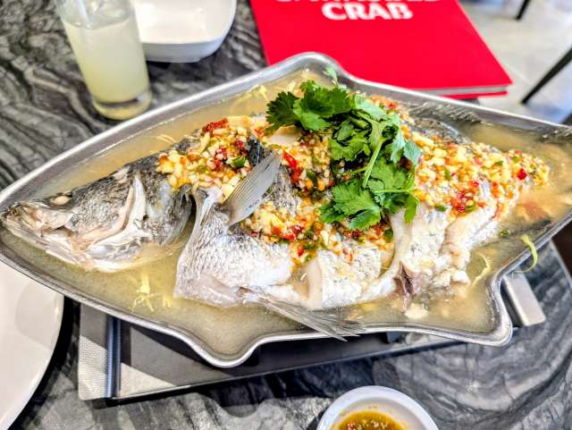 タイで愛される魚料理といえば「シーバス（プラーガポン）」（「ソンブーン」でマナオ蒸し＆焼きと揚げも）