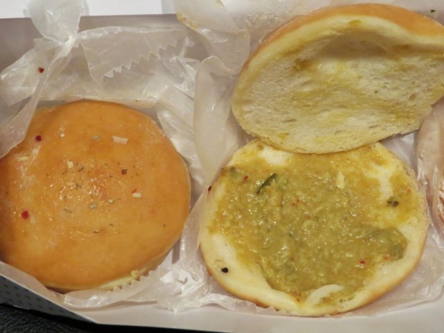 実食 クリスピークリームドーナツに タイ スパイシーグリーンカレー 登場 タイマンゴーチーズケーキも 毎日カレー と タイ料理 By エスニカン