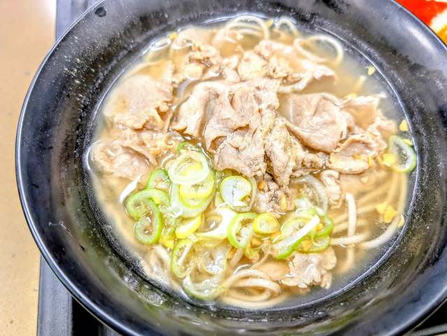 ２５年冬「名代　富士そば」のシンガポール風「肉骨茶そば」実食