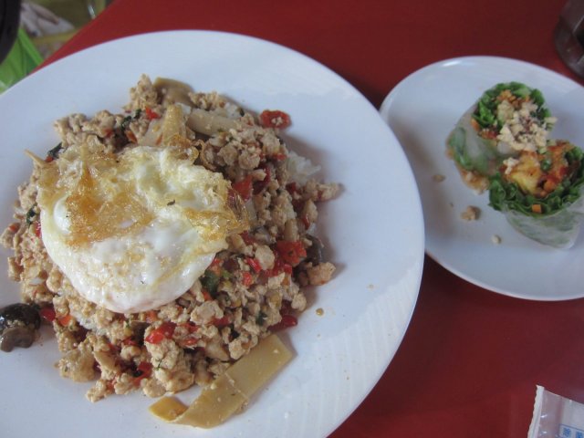 ｊｒ船橋駅近くの新店 タイ食堂チャンカーオ でランチ ガパオライス 毎日カレー と タイ料理 By エスニカン