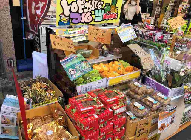 ドン キホーテ御徒町店 入口でタイフルーツなど販売中 ココナッツ果実丸ごとジュースにタマリンド マンゴー 毎日カレー と タイ料理 By エスニカン