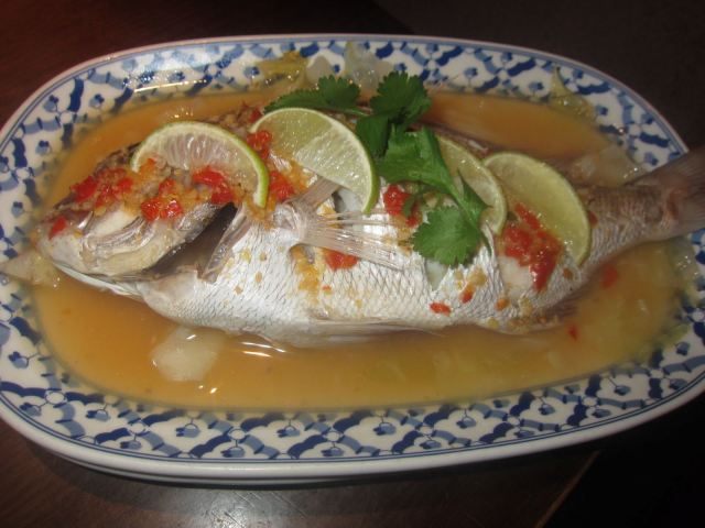 果汁の香味と酸味が美味 タイ料理 プラーヌンマナオ タイライムソースの魚蒸し 毎日カレー と タイ料理 By エスニカン