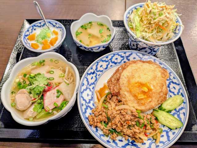 タイ料理「ポータライ」（戸田公園）でガパオ＆汁麺の「ミックスセット」（※コスパ満点、デザートにもひと工夫）