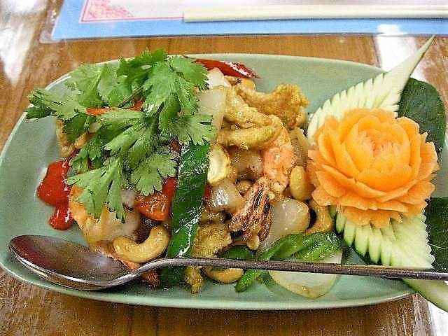 実はタイ料理でも大人気 鶏肉とカシューナッツ炒め 味の決め手は ナムプリックパオ 毎日カレー と タイ料理 By エスニカン