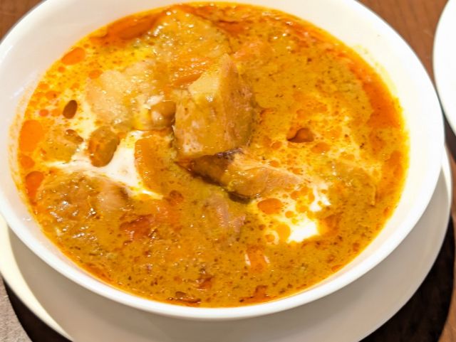 自家製ペーストの「マッサマンカレー」も美味い「タイ料理シヤートムヤムクンポーチャナー」（上野）
