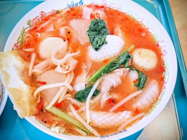 「ゲウチャイ江東橋店（錦糸町）」でタイ人のソウルフード「ピンクスープのイエンターフォー」