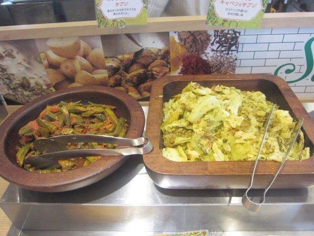 実食考察 ロイヤルホスト系 スパイスプラス 旧 カレー家族 表参道 の インドの野菜料理 サブジ バー 毎日カレー と タイ料理 By エスニカン